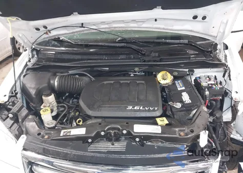 2016 Chrysler Town & Country Touring z USA, uszkodzony, nr VIN 2C4RC1BG1GR261412